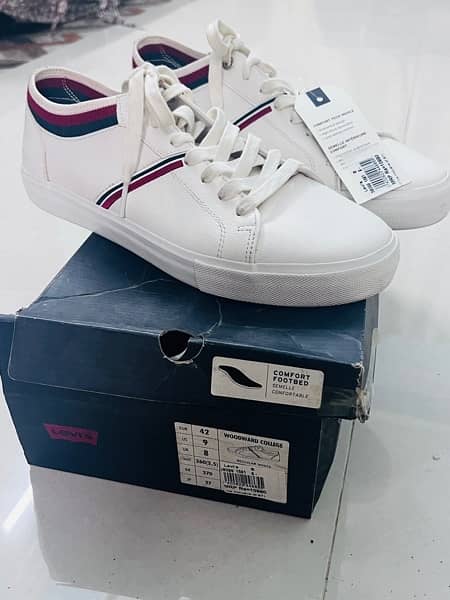 Levis brand new sneaker 42 size 3