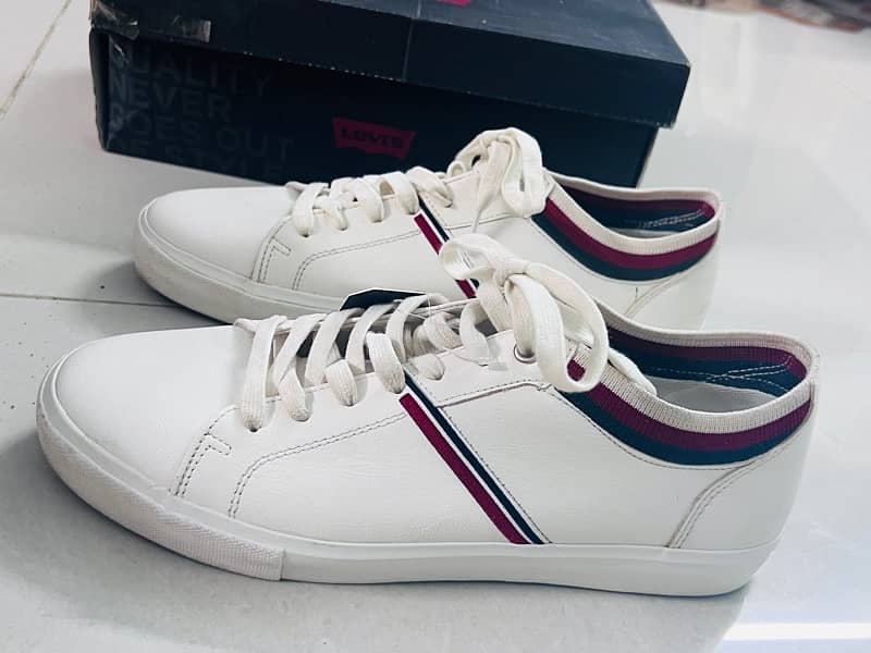 Levis brand new sneaker 42 size 4