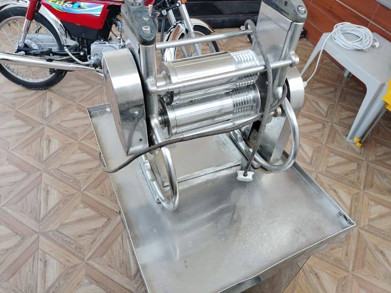 Sugarcane machine Gana juice Machine imported steel body 220 voltage 1