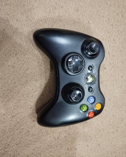 xbox 360 (slim) with two original controllers 5