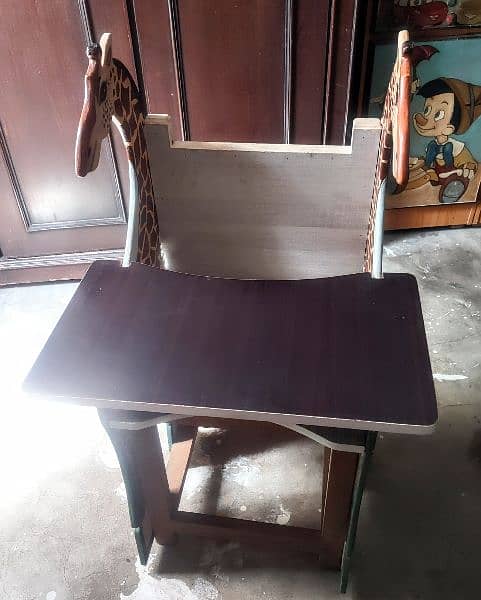 reading table chair 4