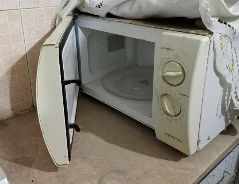 Microwave oven 1