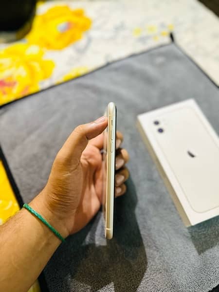 Apple Iphone 11 128GB PTA Aprroved 4