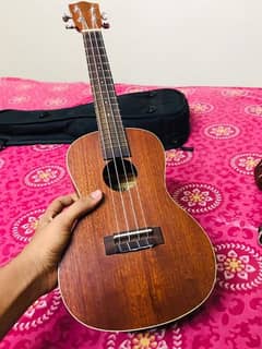 Uklele  Hawaii
Model number LU-21C K11112
Colour: wooden brown