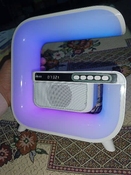 Bluetooth speaker and wireless phone charger lemp 0