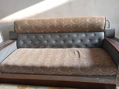 5 Seter sofa for sale. . urgent 03155488518