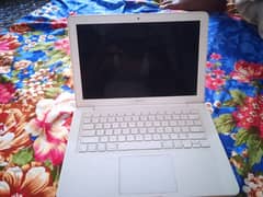 Apple MacBook