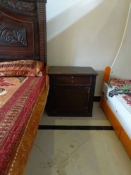 King size Bed with side table and dressing 4