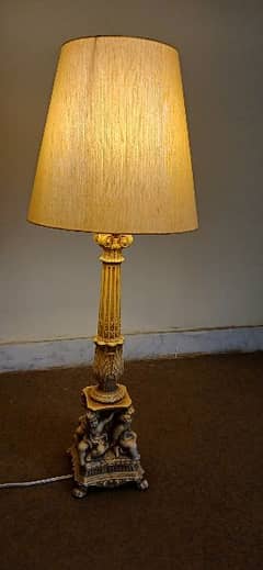 1 table lamp good condition 1 Guldaan