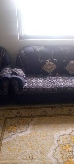 5sater sofa set in good condition