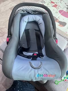 car seat / baby carry cot