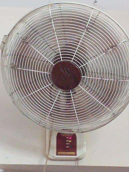 gfc bracket fan 18 inch 2 yr use 1