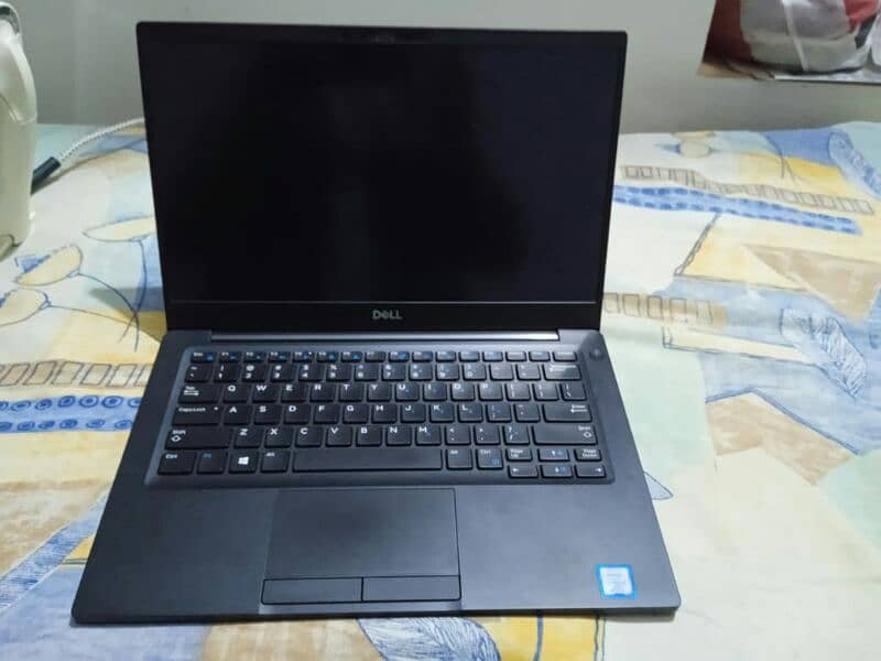 Dell 7390 core i 7 8th generation touch screen 16 gb ram 256 ssd. 2