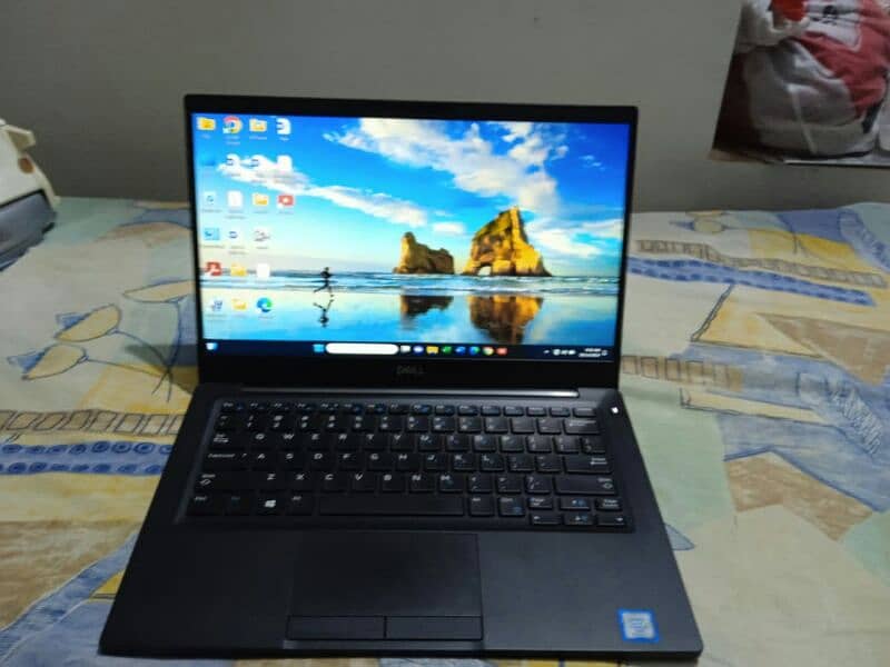 Dell 7390 core i 7 8th generation touch screen 16 gb ram 256 ssd. 3