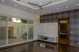 For Rent 1 Kanal 5 Marla 6 Bedroom Double Kitchen
Facing Park