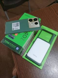Infinix Note 40 Pro vintage green 24/256 with Mag charge Power bank