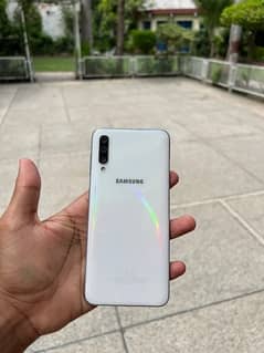 SAMSUNG A50