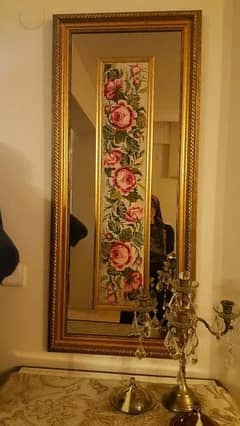 Asthetic mirror adding beauty to your house.
