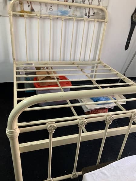 King size Iron Bed with Dico paint + Molty Form Mattress 3