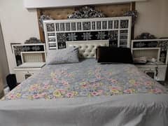 Beautiful Bed Set with 2 Side Tables /bed room set