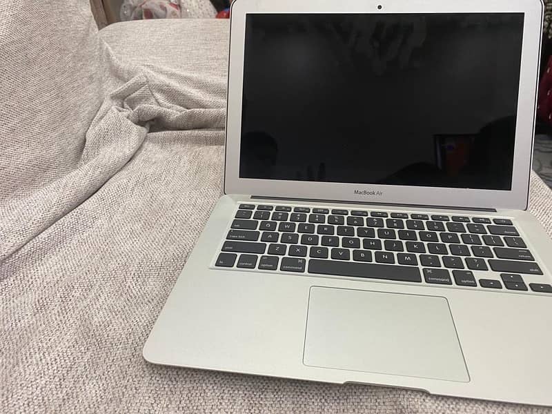 New MACBOOK AIR 2017 13inches 8gb dualcore intel i5 processor 1