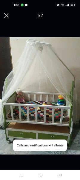 baby Cot swing with wheel locks and mosquito net 3