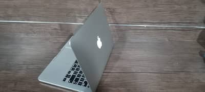 Macbook Pro 2014.13 inch 2.6Ghz dual core intel core i5 8GB Ram 256GB