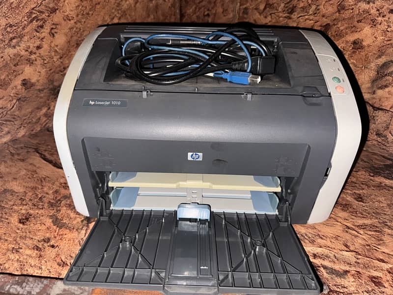 Hp LaserJet 1010 just like new 1