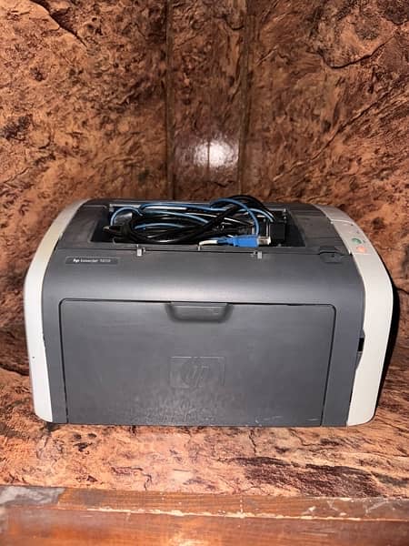 Hp LaserJet 1010 just like new 2