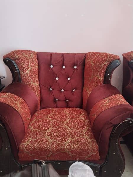 5 Seater sofa set look like new only 6 months home used 0