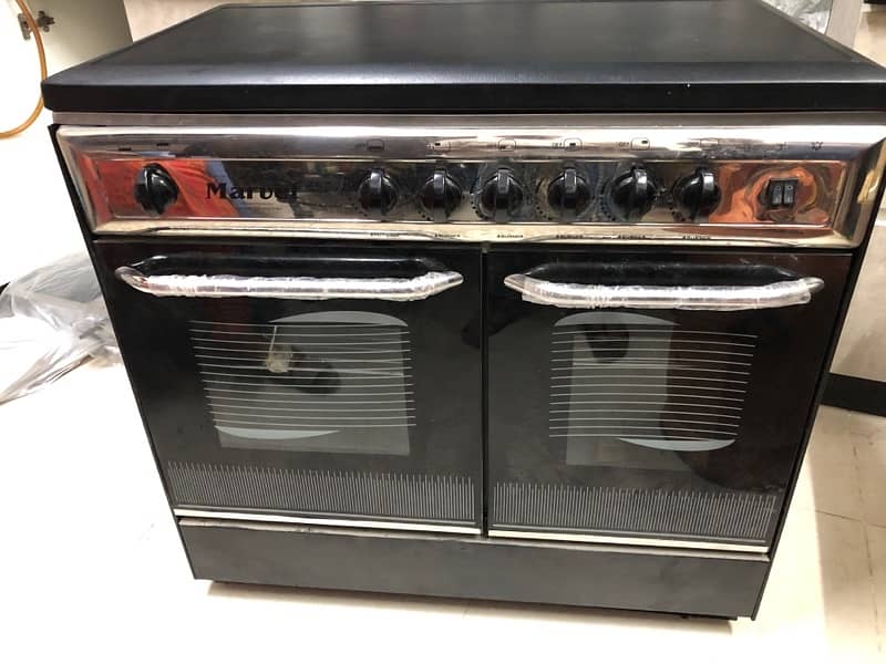 urgent sale  New cooking range 5 burners double door gas 1