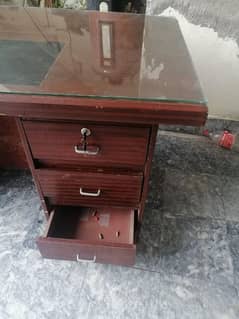 new condition wood  office table in  good condition urgent sale