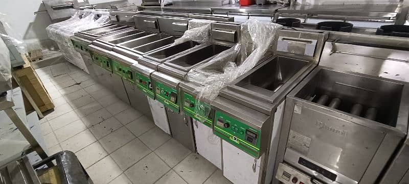 shawarma counter havy duty+fryer we hve pizza oven fast food machinery 6