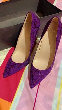 new heels for only 2k selling due to size issue