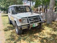 Mitsubishi Pajero 1990