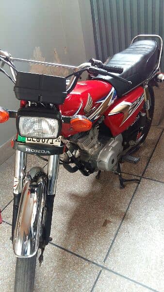 Red Honda 125 lush condition 0