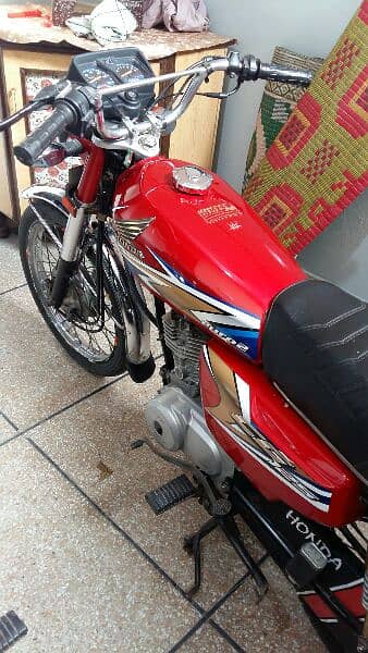 Red Honda 125 lush condition 1