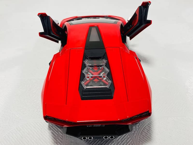 Lamborghini Countach LPI 800-4 Diecast Model Car 7