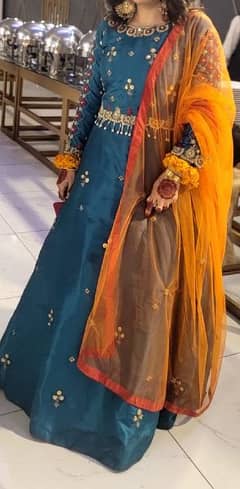 Lehnga Embroidered with threads and zari 0