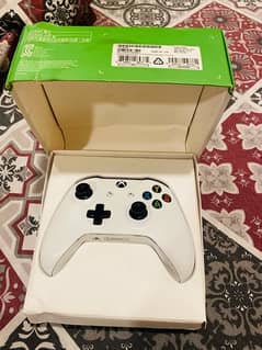 xbox original controller with battery worth 1500
