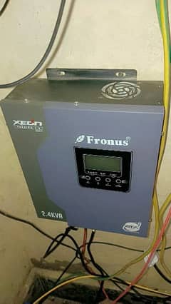 fronus solar inverter 2.4kva double battery sported 24v neat and clean