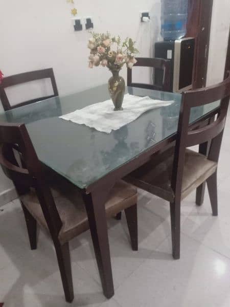 dinning table is for sale 4 chair 1