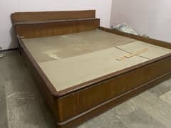 king size bed in good condition