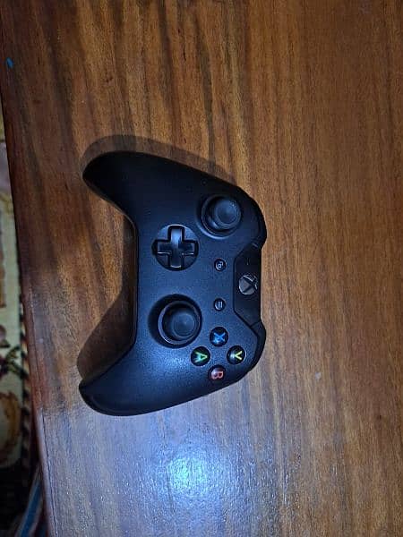 Xbox one with 1 controller & 3 offline games 1