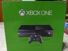 Xbox one 1 tb 10/10 with 2 controllers