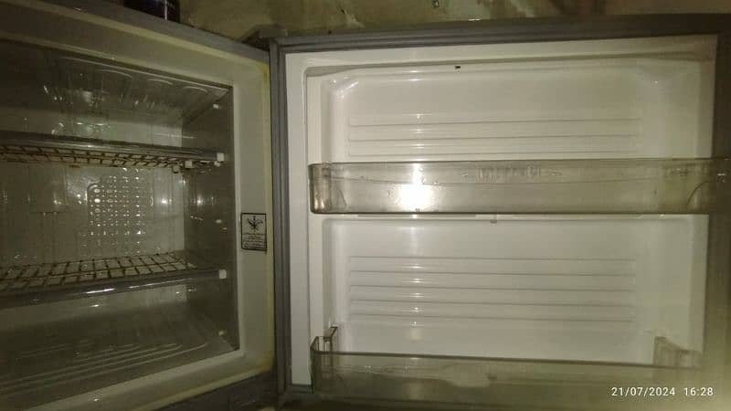 Dawlance Refrigerator | Fridge 2