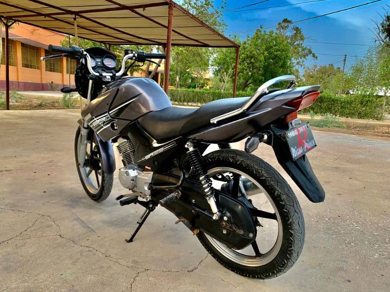 YAMAHA YBR125 5