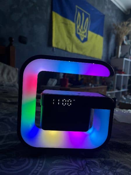 Wireless charger + Speaker + RGB led lights 2