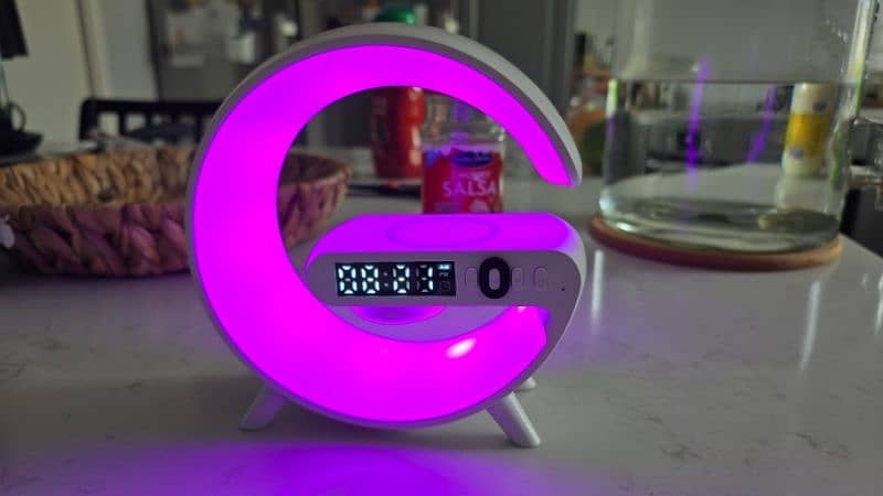 Wireless charger + Speaker + RGB led lights 8