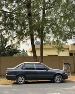 Toyota Corolla XE 2000